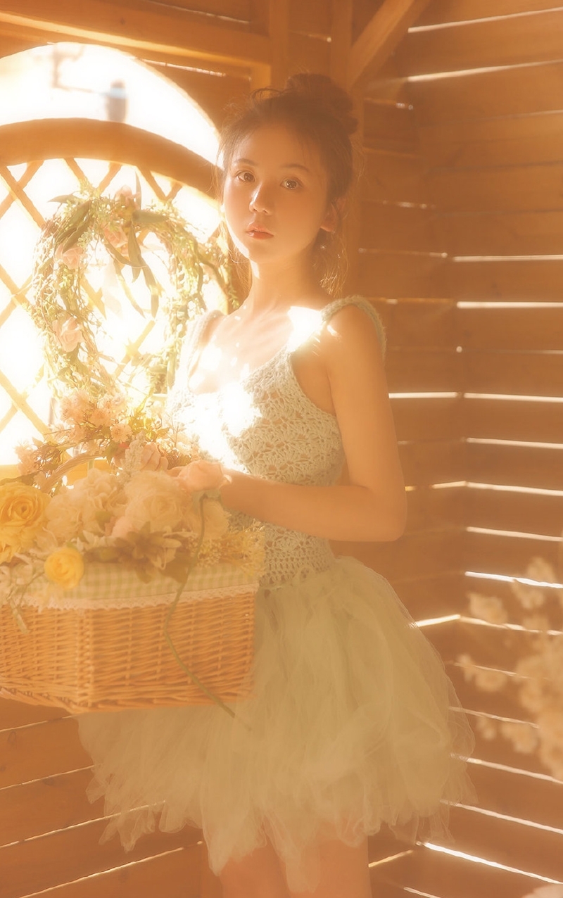 可爱丸子头美少女唯美逆光摄影