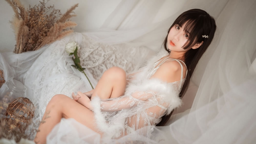 COS美少女萌芽儿o0 《毛绒内衣》