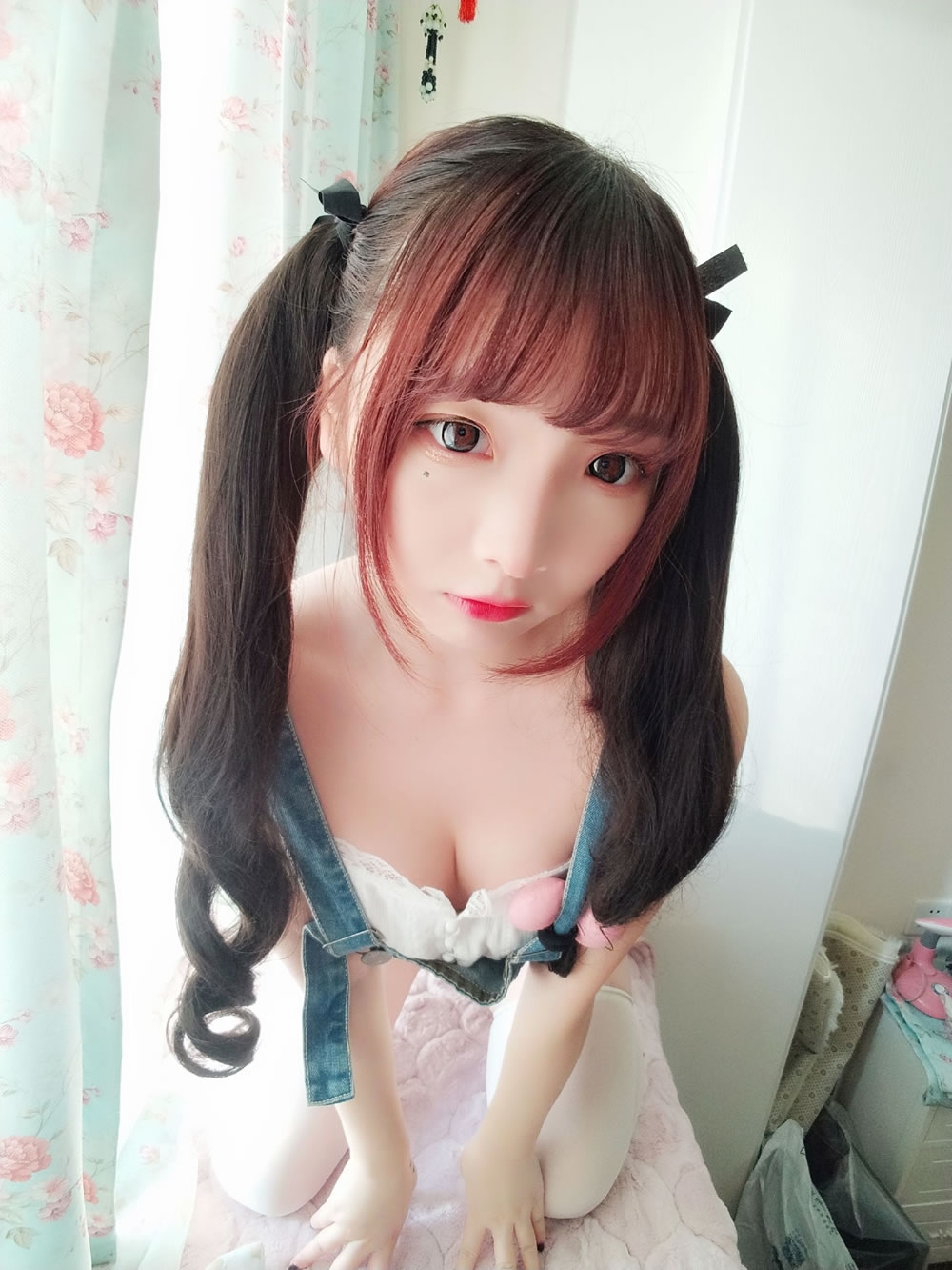 [网红Coser] 古川kagura 《牛仔吊带短裤》