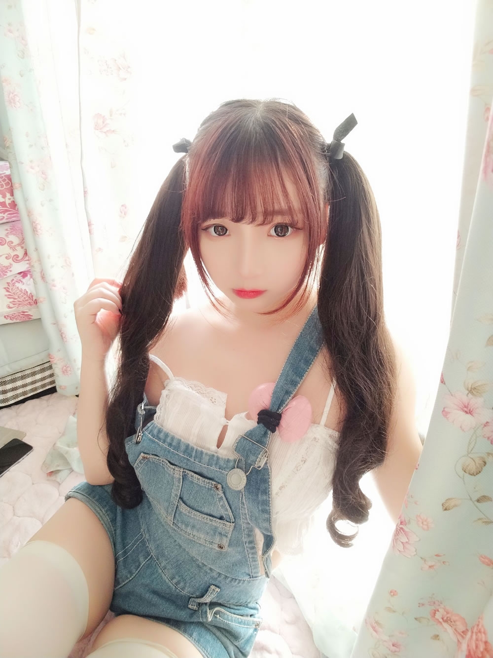 [网红Coser] 古川kagura 《牛仔吊带短裤》