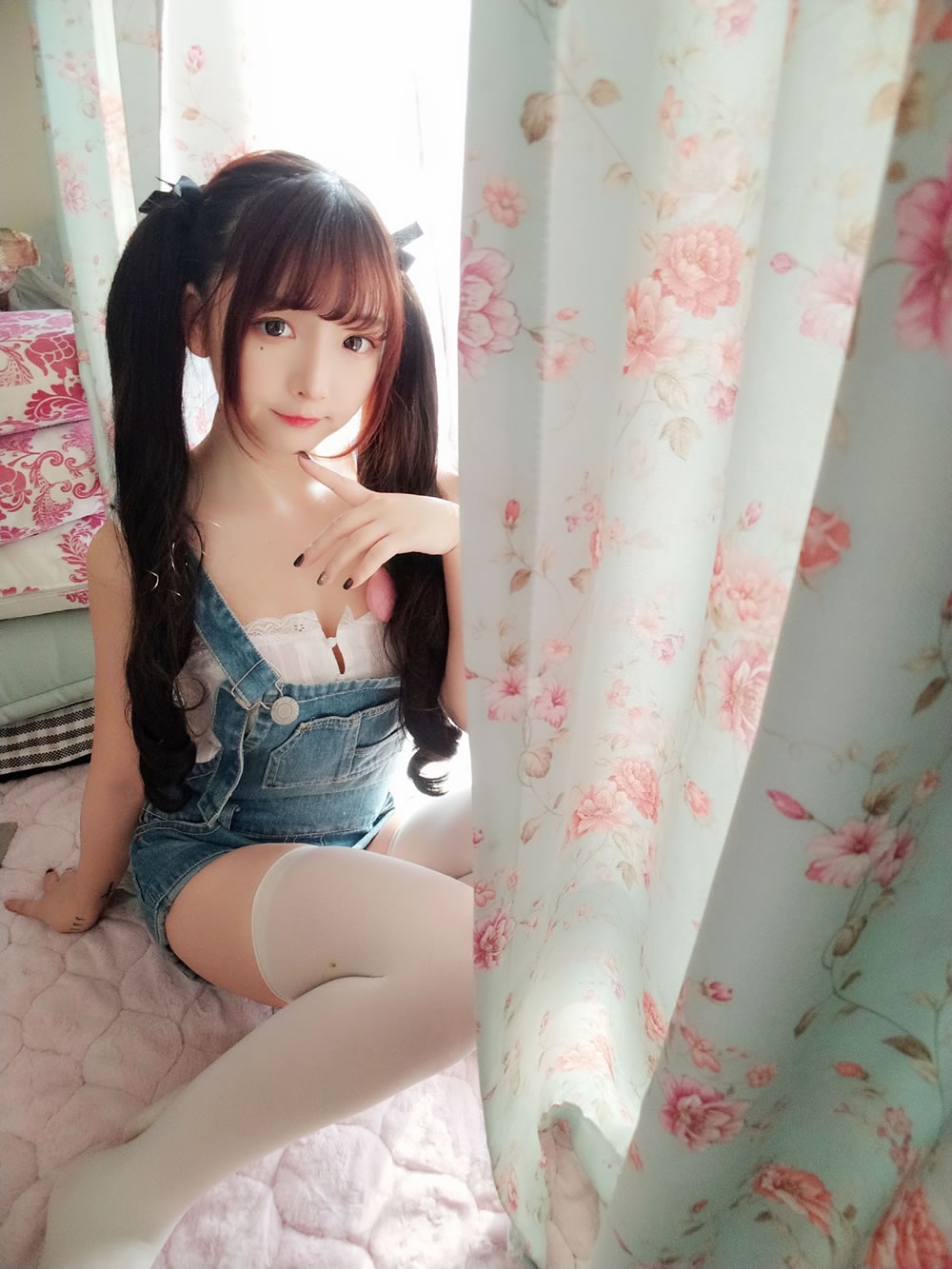 [网红Coser] 古川kagura 《牛仔吊带短裤》