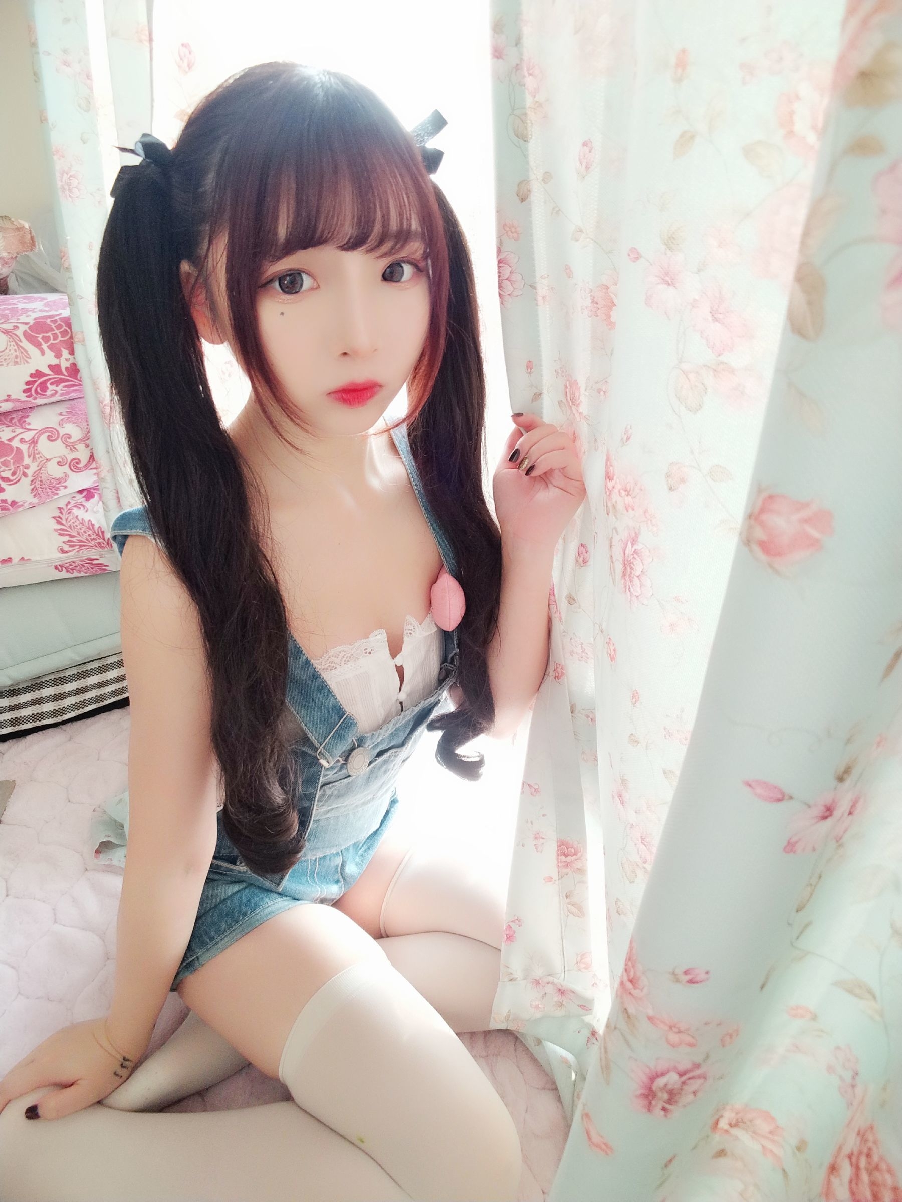 [网红Coser] 古川kagura 《牛仔吊带短裤》