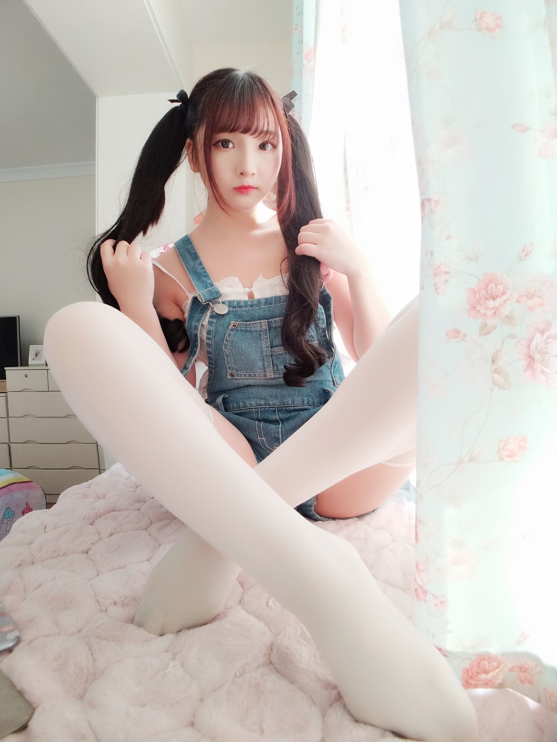 [网红Coser] 古川kagura 《牛仔吊带短裤》