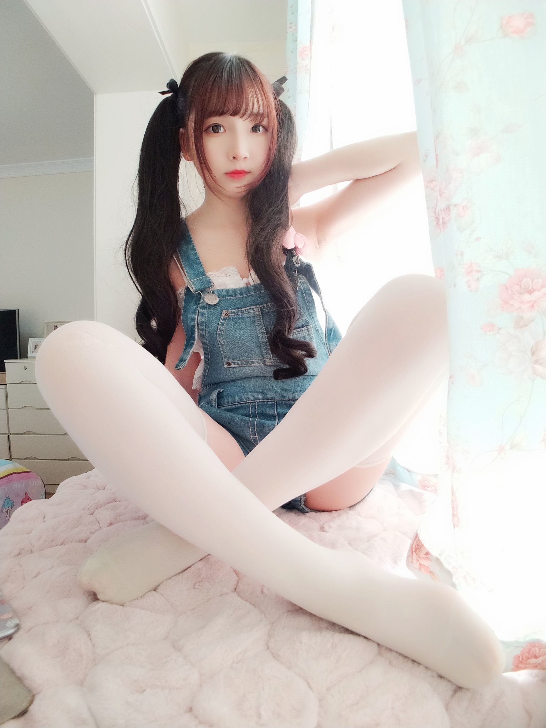 [网红Coser] 古川kagura 《牛仔吊带短裤》