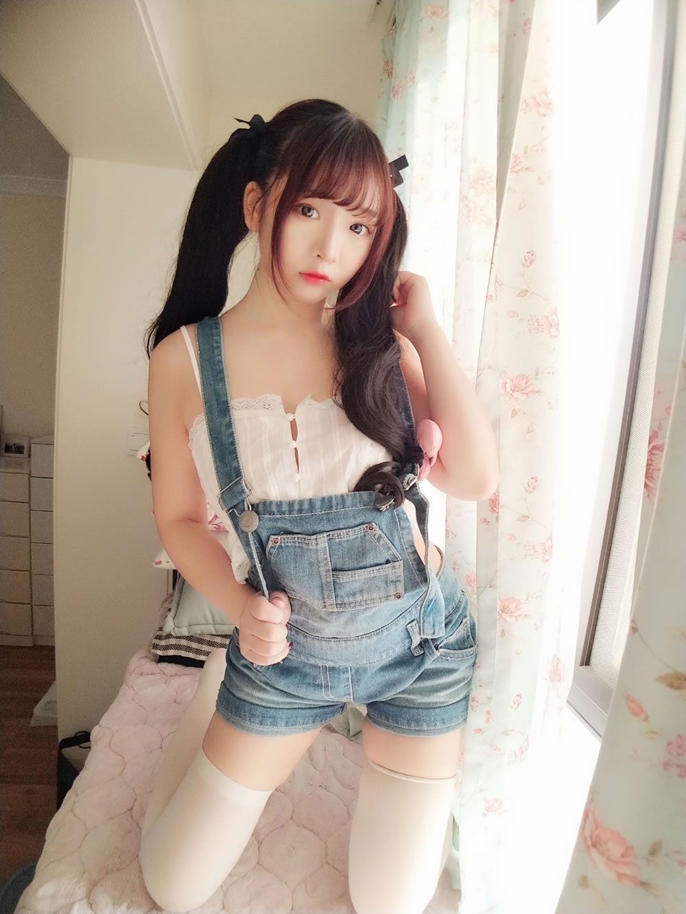 [网红Coser] 古川kagura 《牛仔吊带短裤》