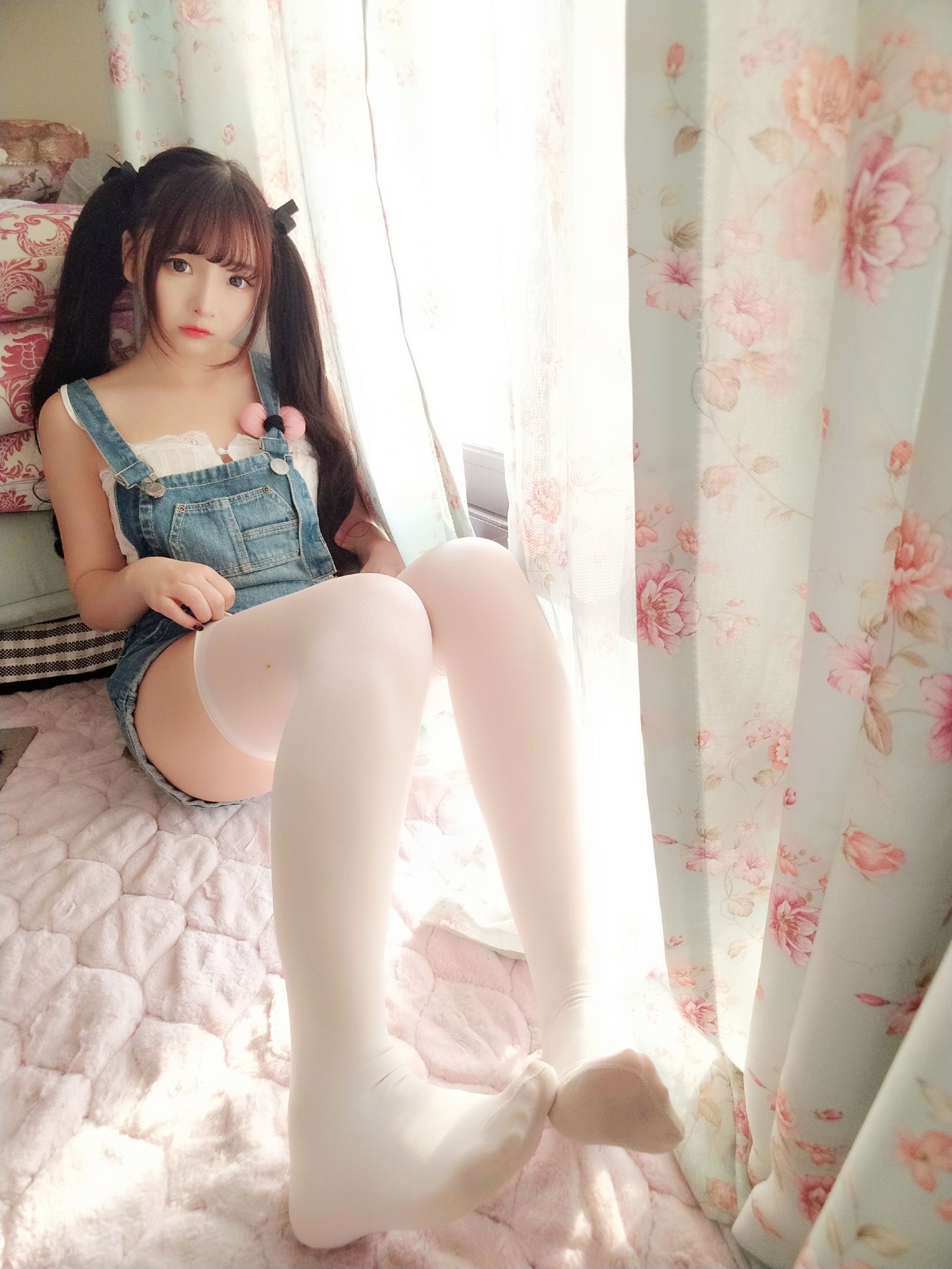 [网红Coser] 古川kagura 《牛仔吊带短裤》