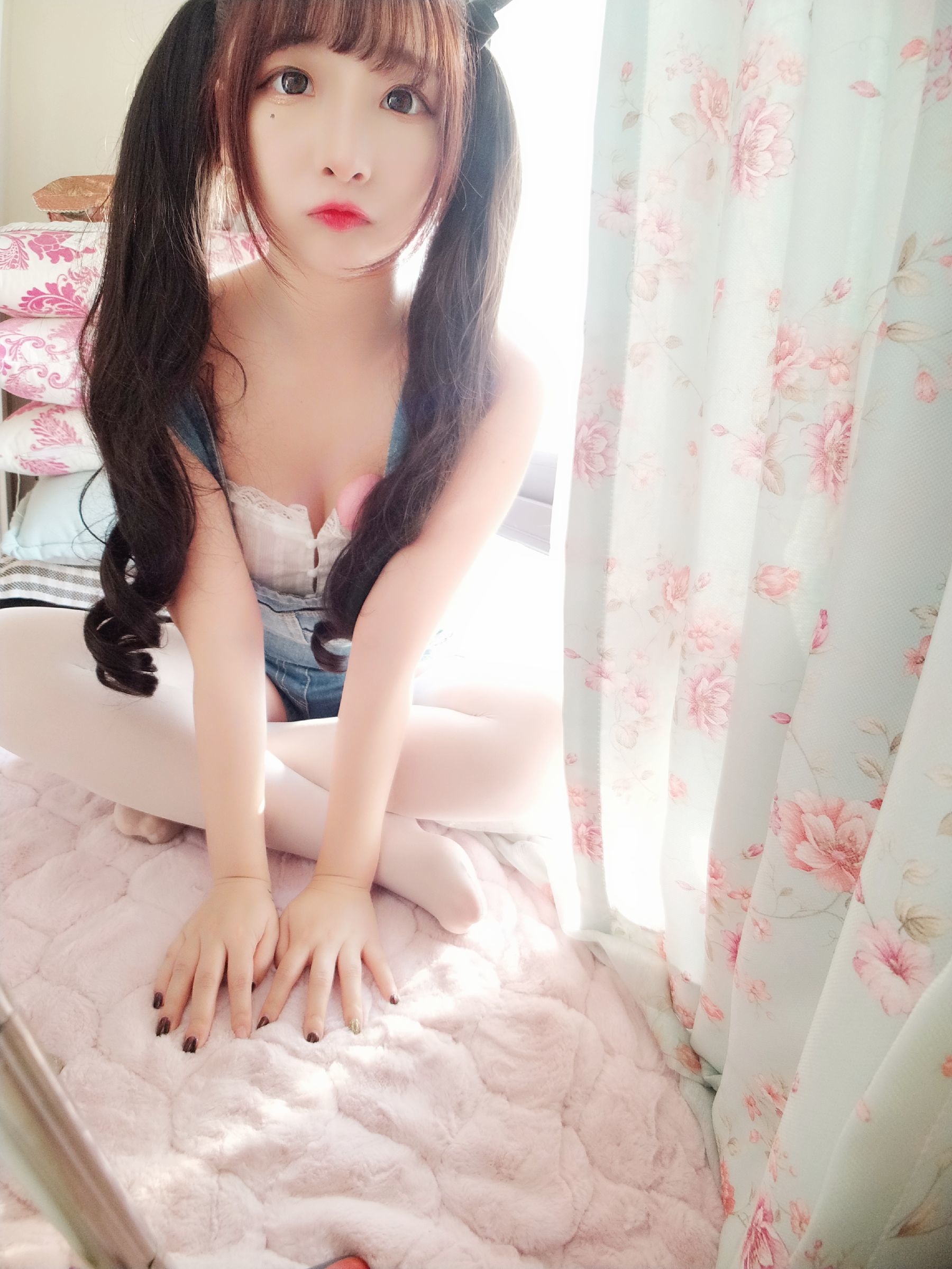 [网红Coser] 古川kagura 《牛仔吊带短裤》