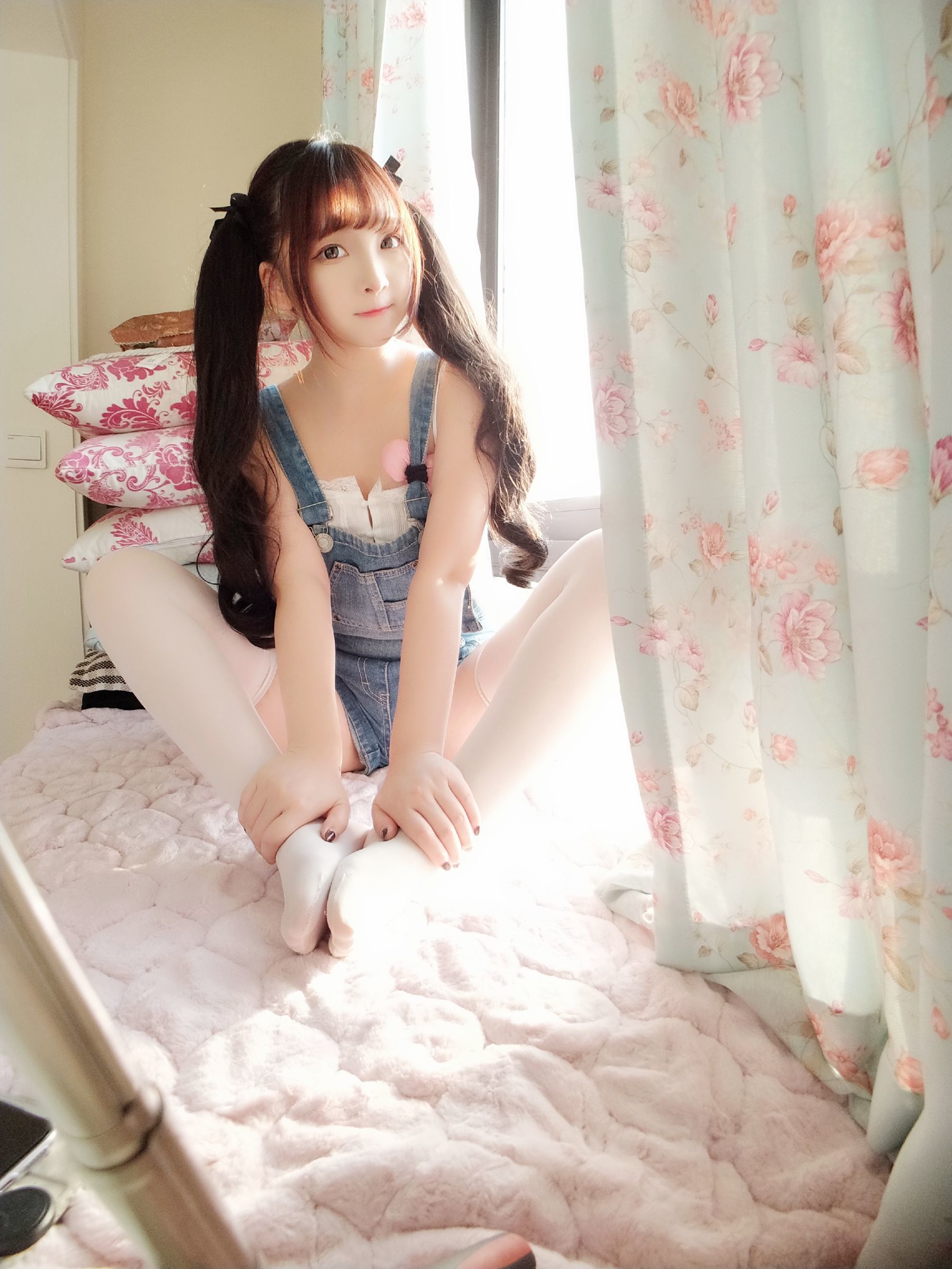 [网红Coser] 古川kagura 《牛仔吊带短裤》