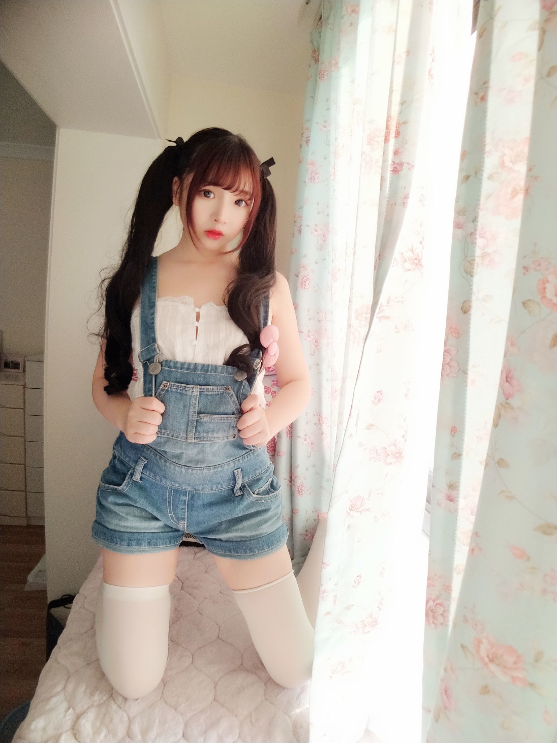 [网红Coser] 古川kagura 《牛仔吊带短裤》