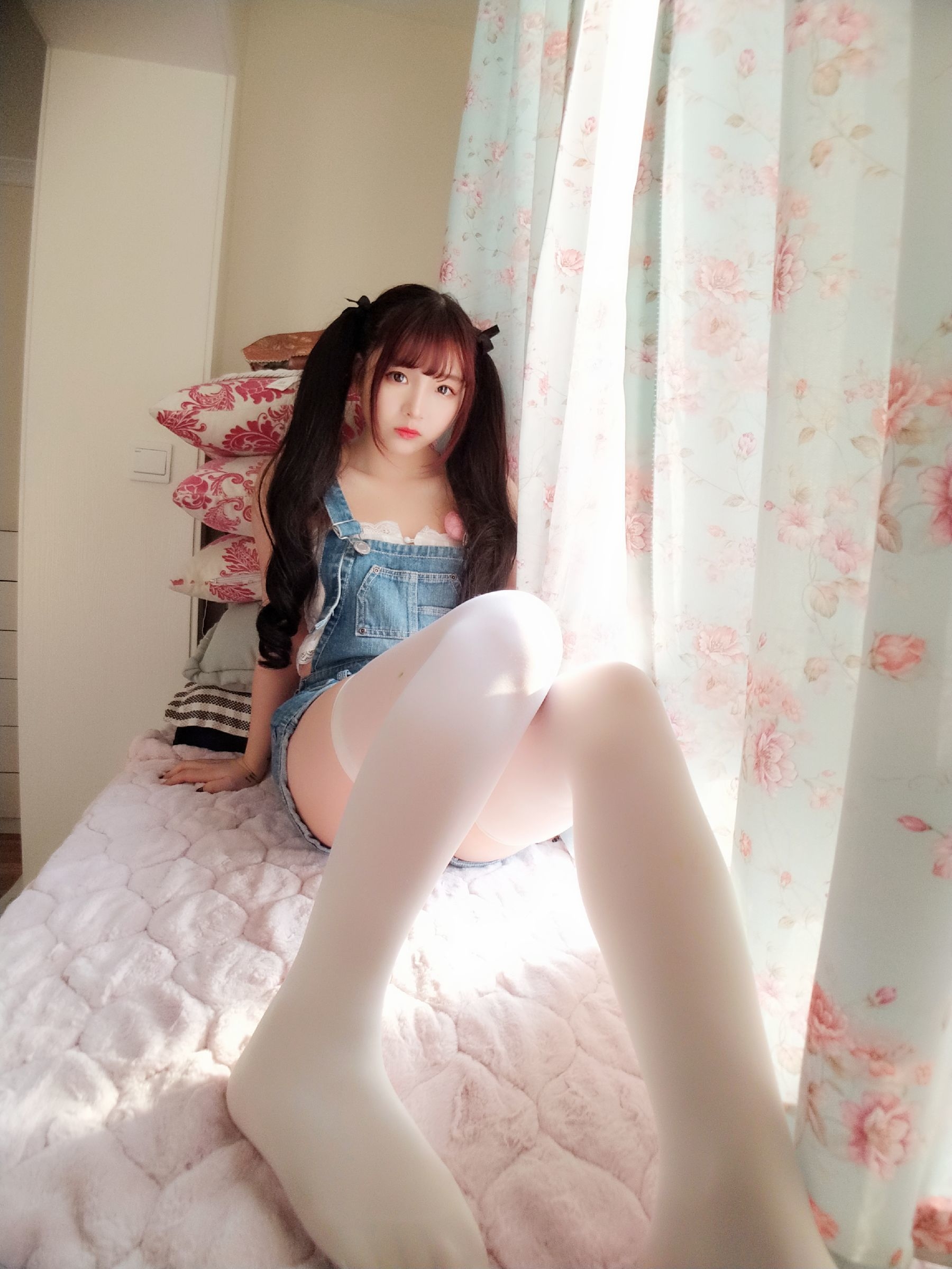 [网红Coser] 古川kagura 《牛仔吊带短裤》