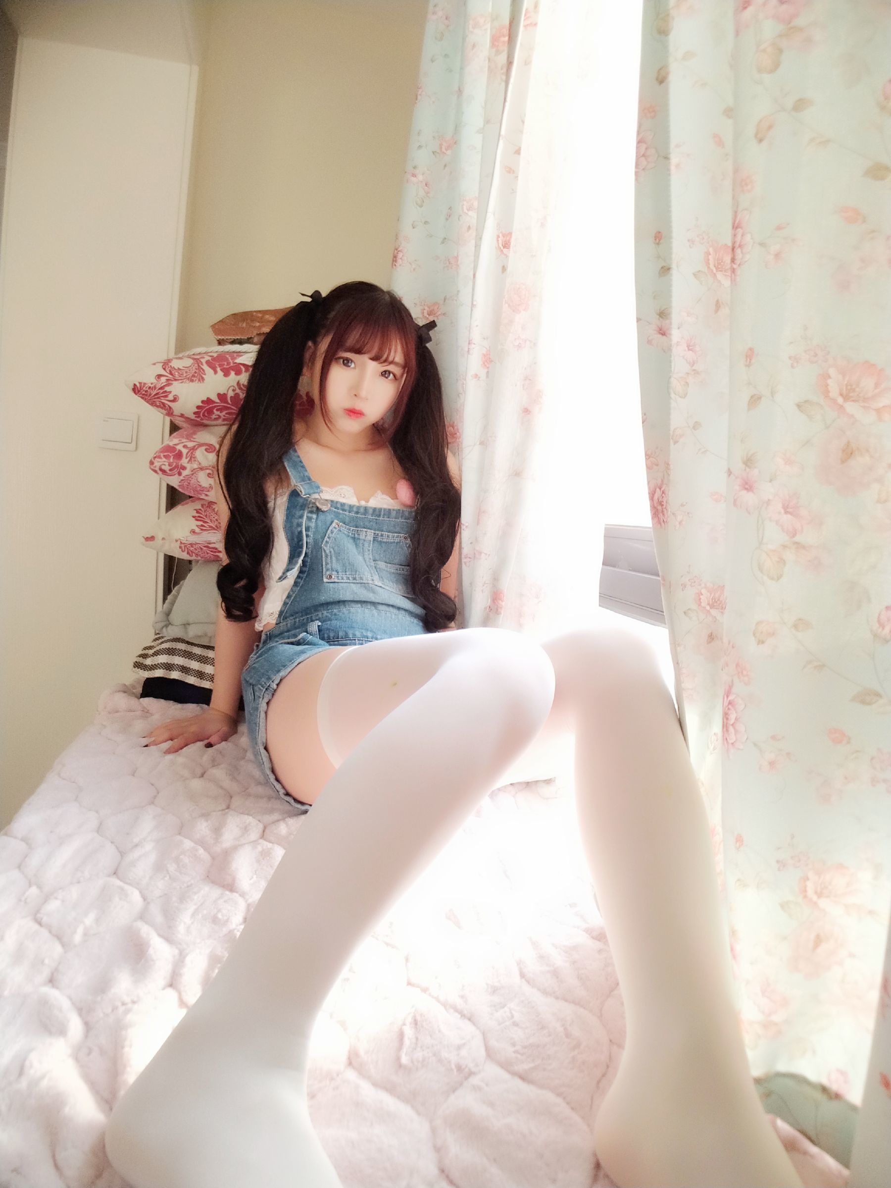 [网红Coser] 古川kagura 《牛仔吊带短裤》