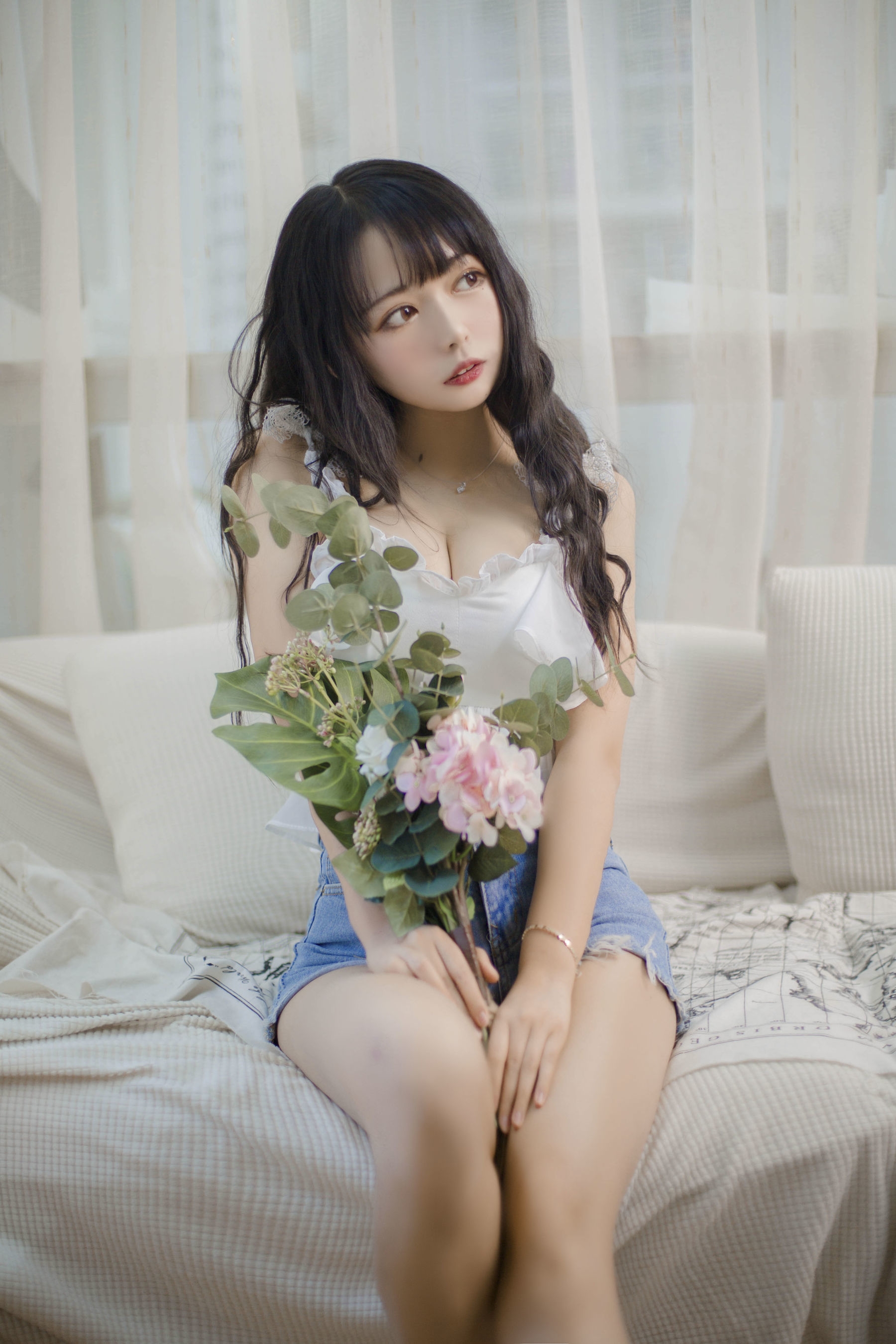 [美女Coser] 黑猫猫OvO 《客厅》