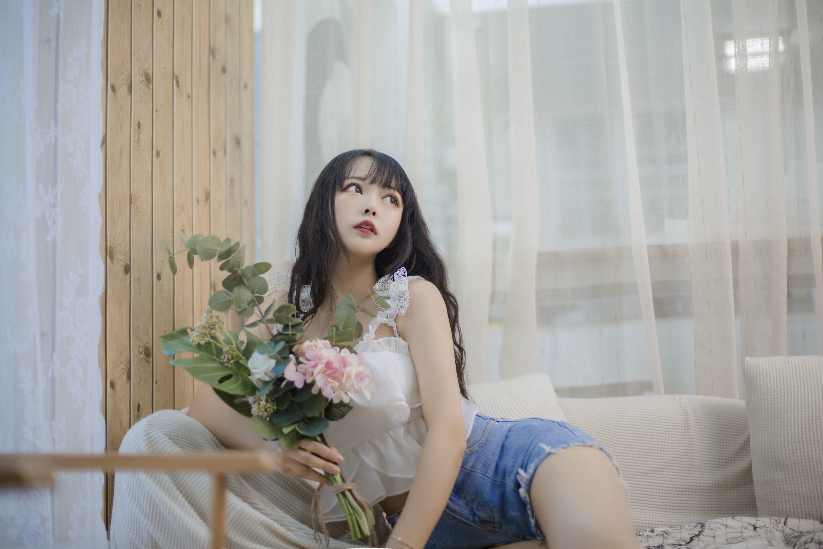 [美女Coser] 黑猫猫OvO 《客厅》