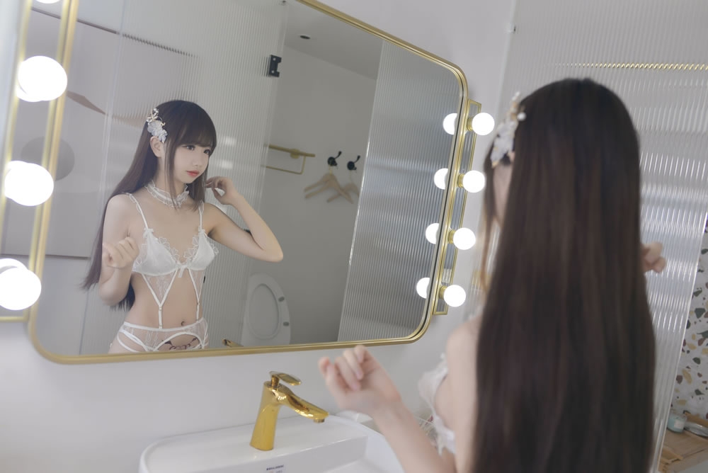 Cos小姐姐雪琪SAMA 《真空激凸吊带白丝》