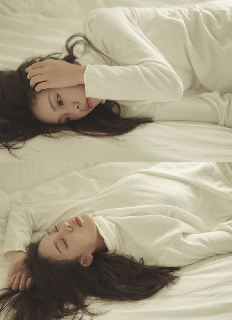 文艺范女生白皙大长腿居家写真