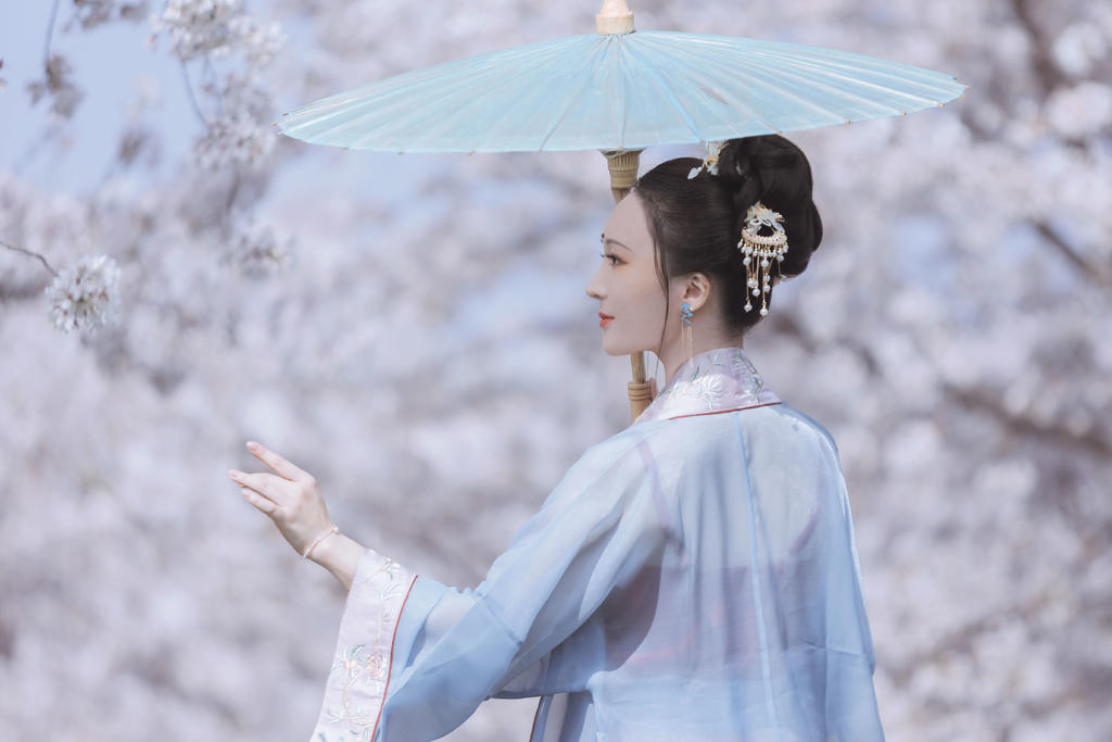 古装美女面若桃花肤若凝脂写真