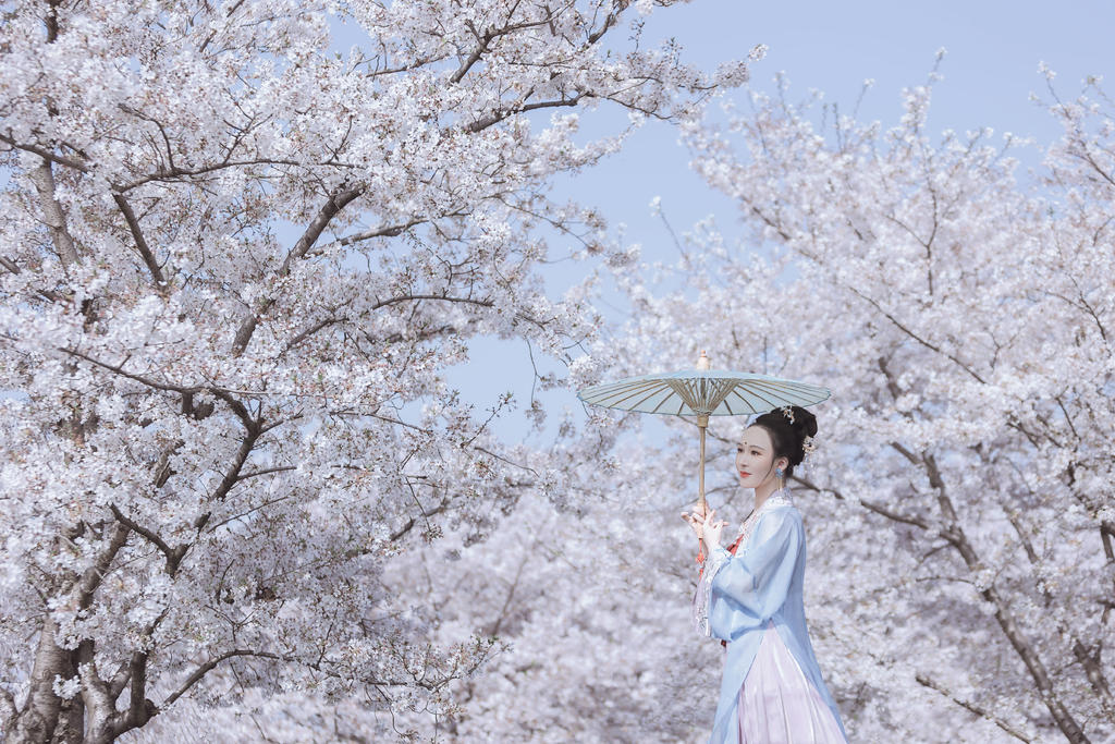 古装美女面若桃花肤若凝脂写真