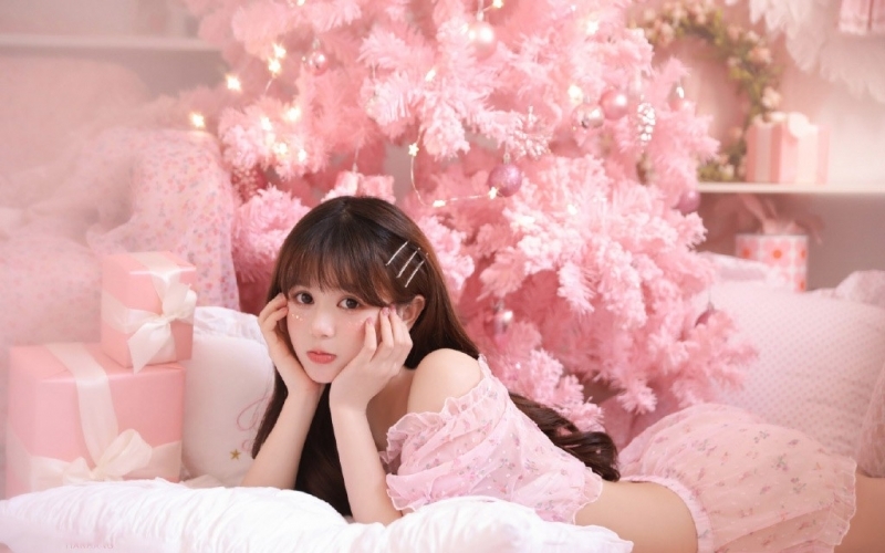 粉嫩小妹香肩美腿唯美梦幻图片