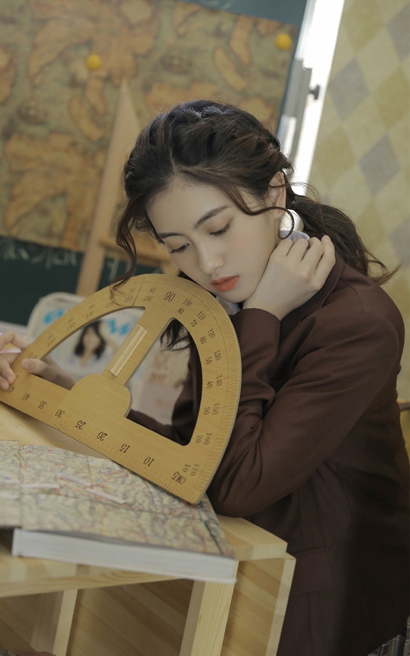 校园女神学生制服俏皮可爱写真