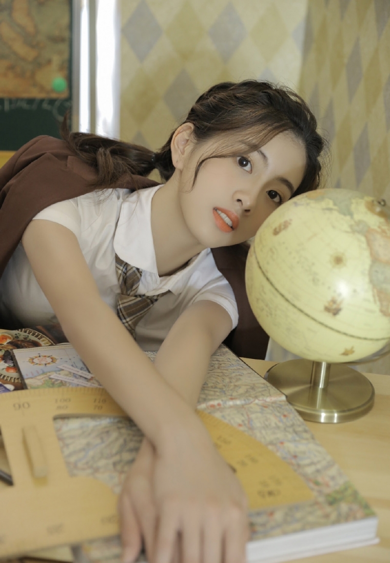 校园女神学生制服俏皮可爱写真