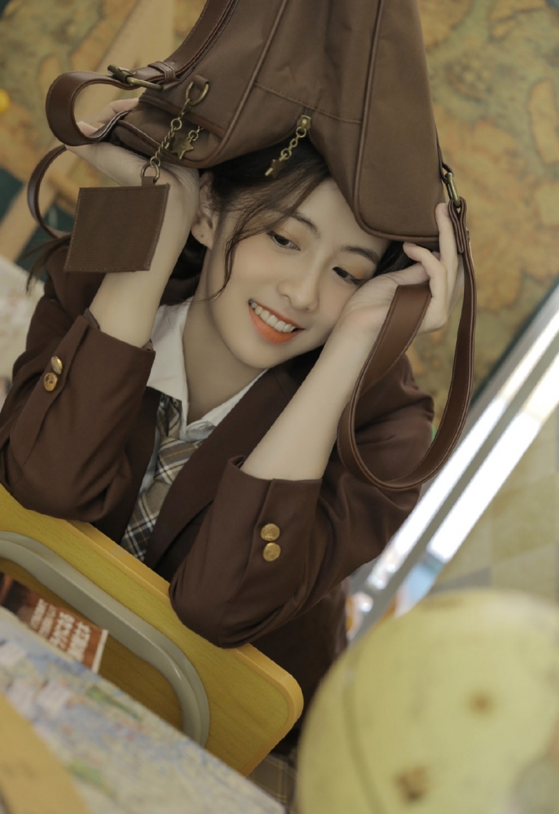 校园女神学生制服俏皮可爱写真