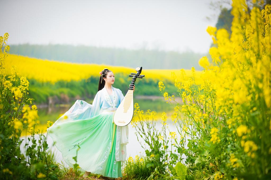 汉服美女油菜花田唯美古风摄影