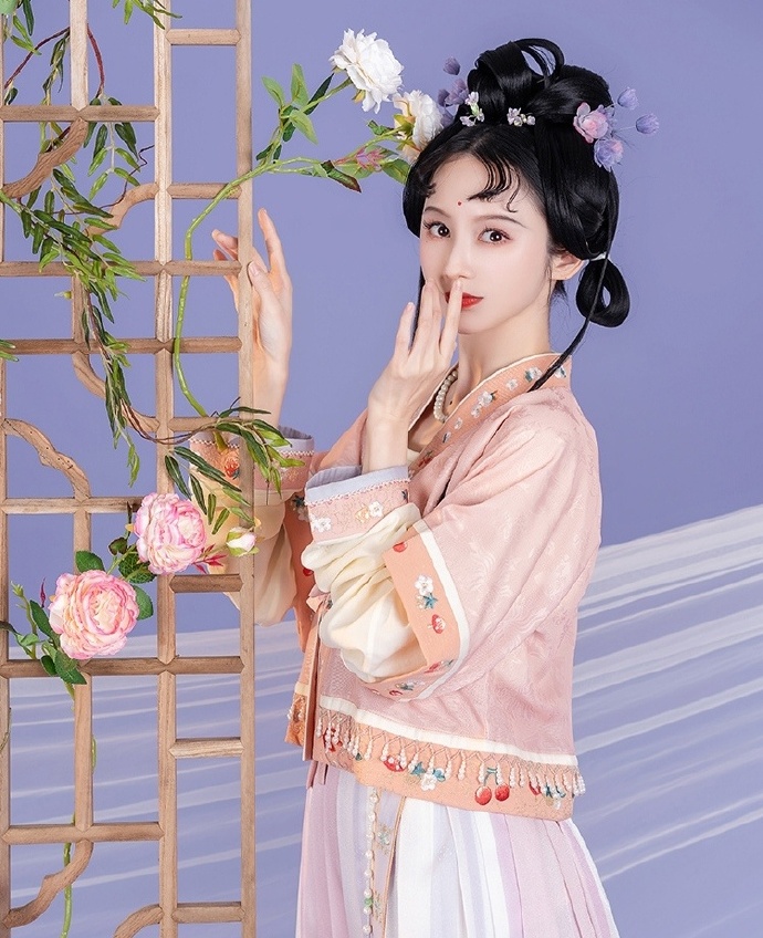 俏皮可爱汉服美女唯美古风摄影