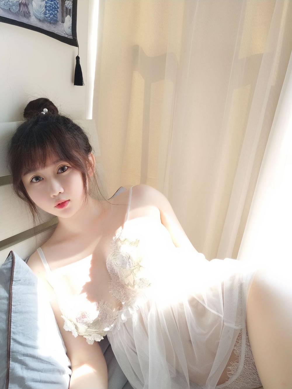 [美女Coser] 是依酱呀 《蕾丝内衣》