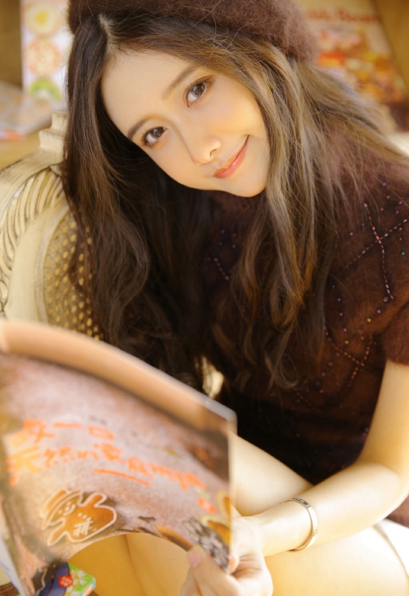 大长腿小姐姐长发披肩私房写真