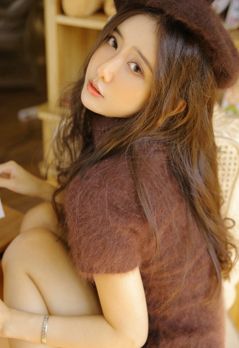 大长腿小姐姐长发披肩私房写真