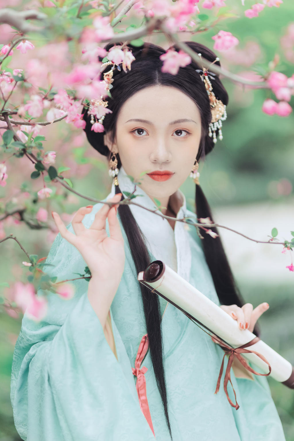 汉服美女杏眼桃腮清新脱俗图片