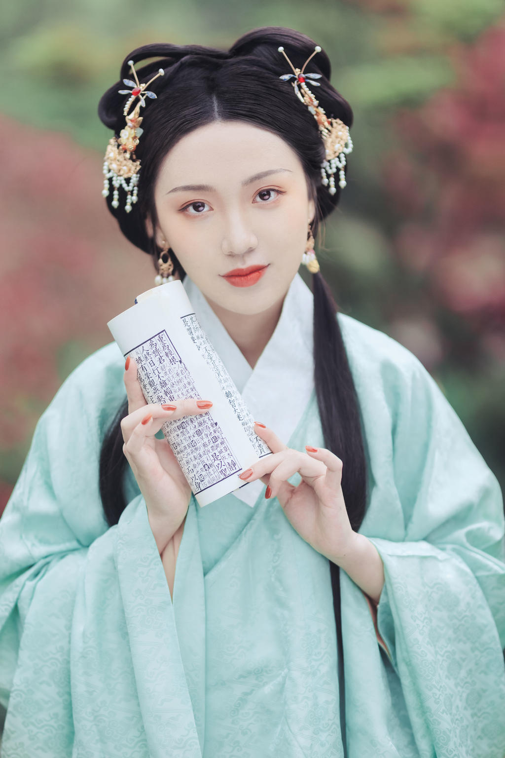 汉服美女杏眼桃腮清新脱俗图片