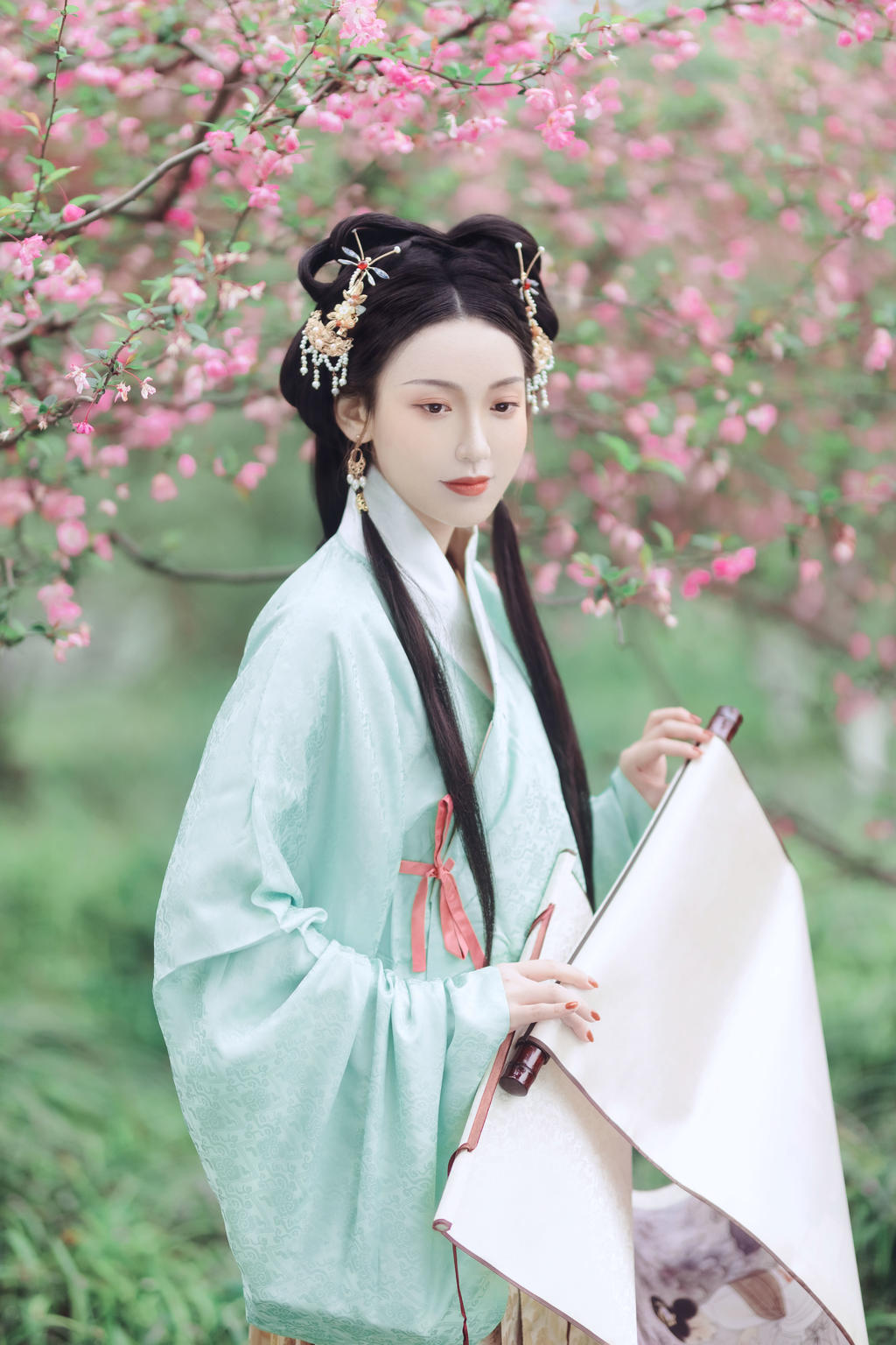 汉服美女杏眼桃腮清新脱俗图片