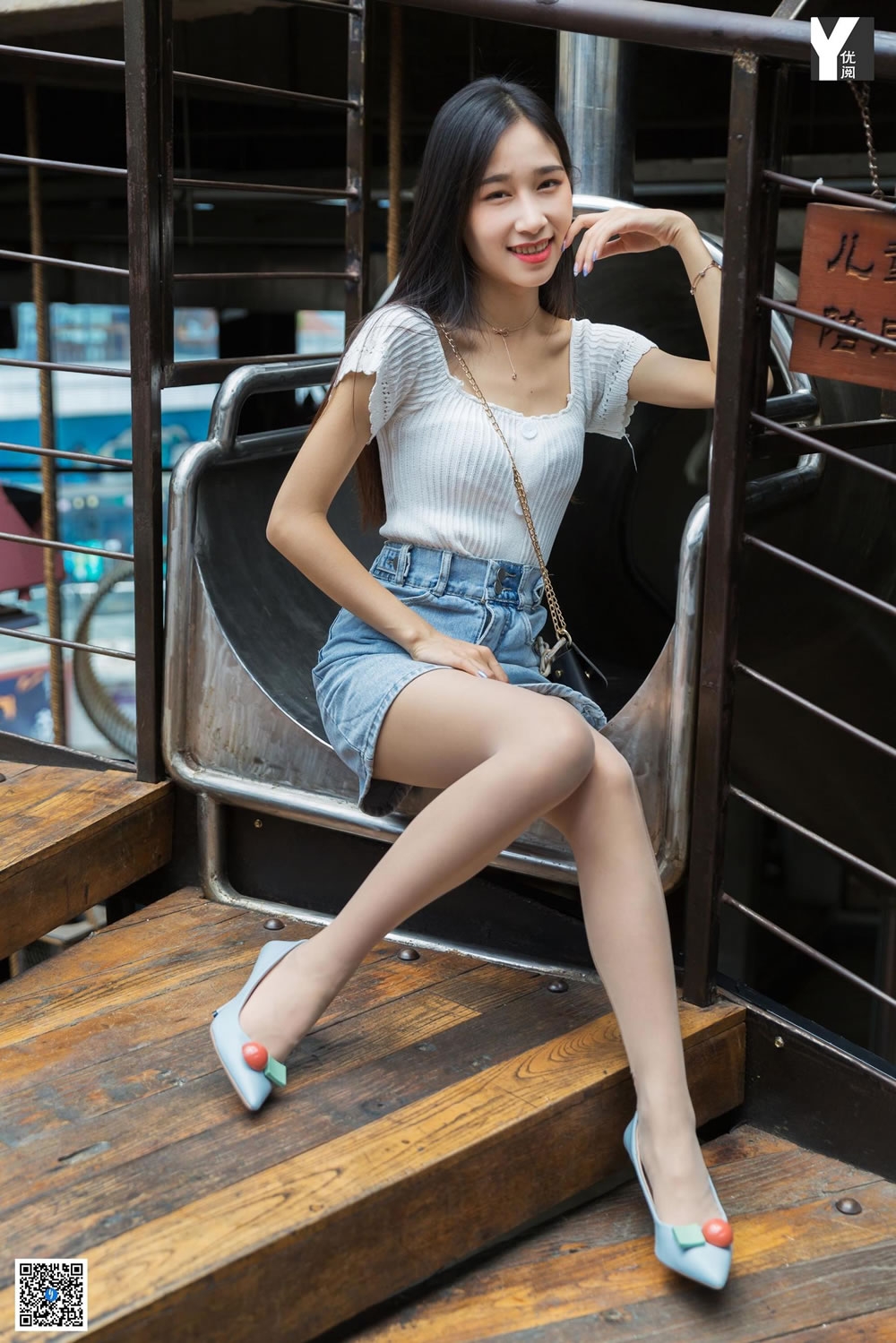 [IESS异思趣向] 模特美子《港风邻家女人》 肉丝美脚