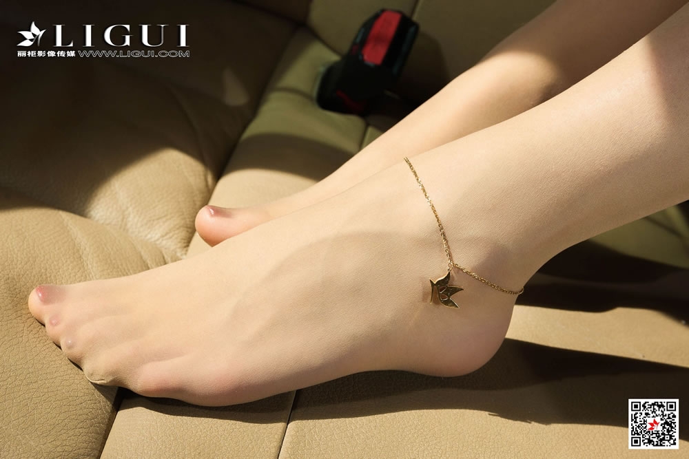 [丽柜Ligui] Model 汐汐 《车内丝袜迷情》