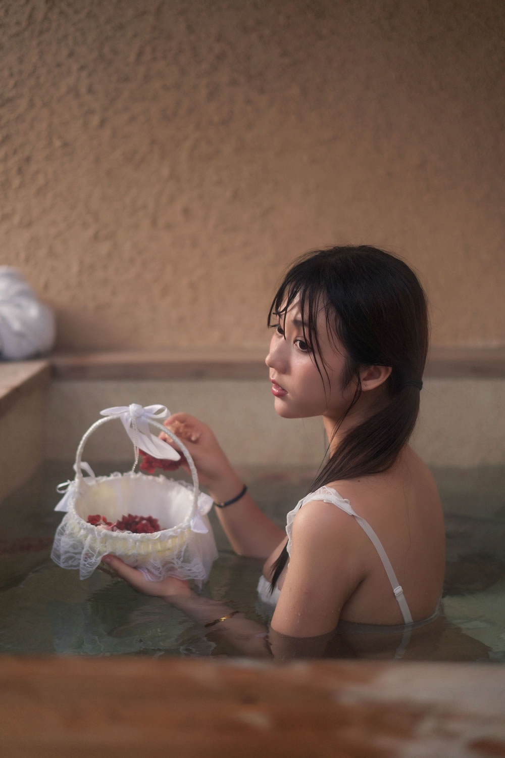 [美女Coser] 姬镜酱 《私奔之温泉》