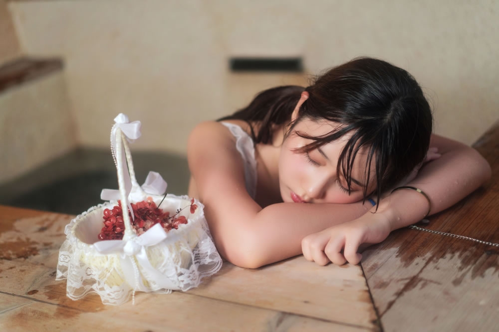 [美女Coser] 姬镜酱 《私奔之温泉》