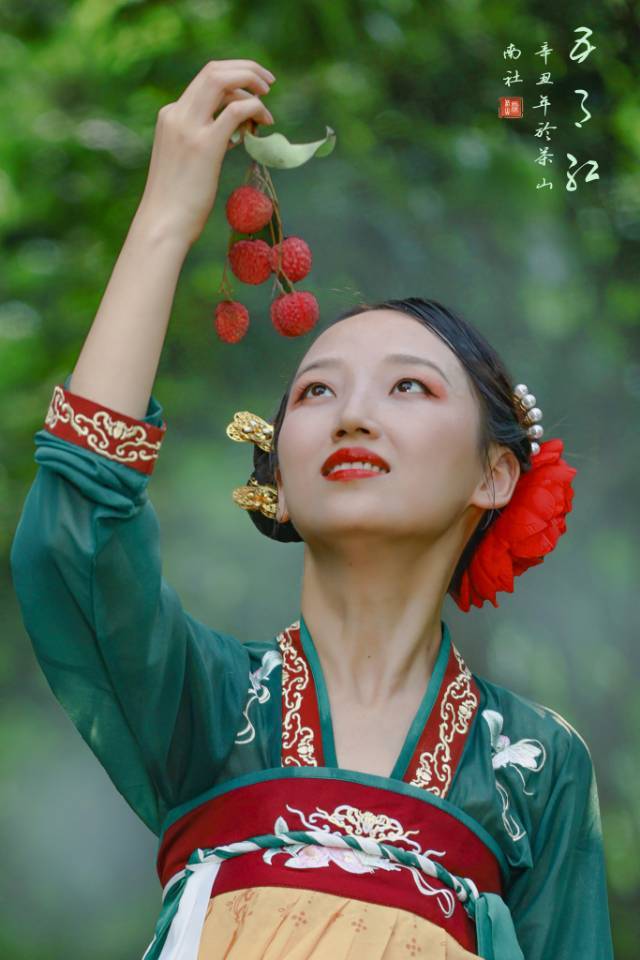 古装美女红唇雪肤妩媚妖娆图片