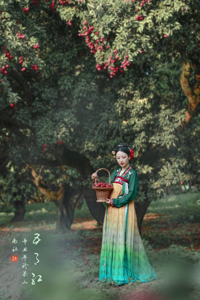 古装美女红唇雪肤妩媚妖娆图片