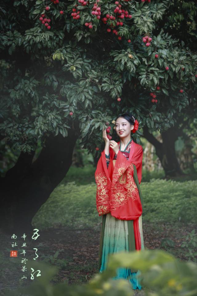 古装美女红唇雪肤妩媚妖娆图片