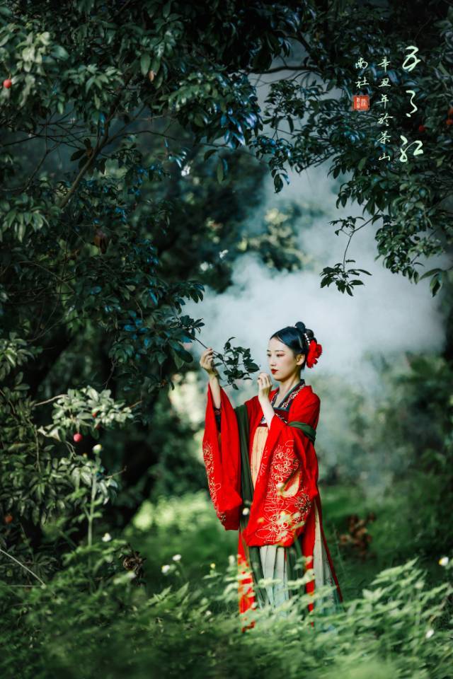 古装美女红唇雪肤妩媚妖娆图片