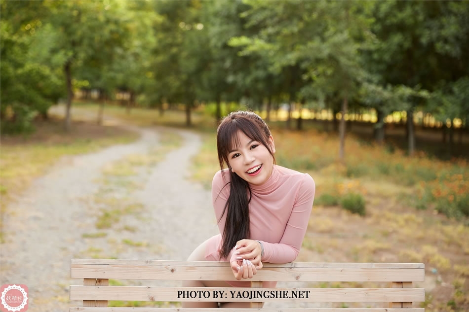 [YJS妖精社] 《妲己-公园小妖精》T2028 性感连体袜写真