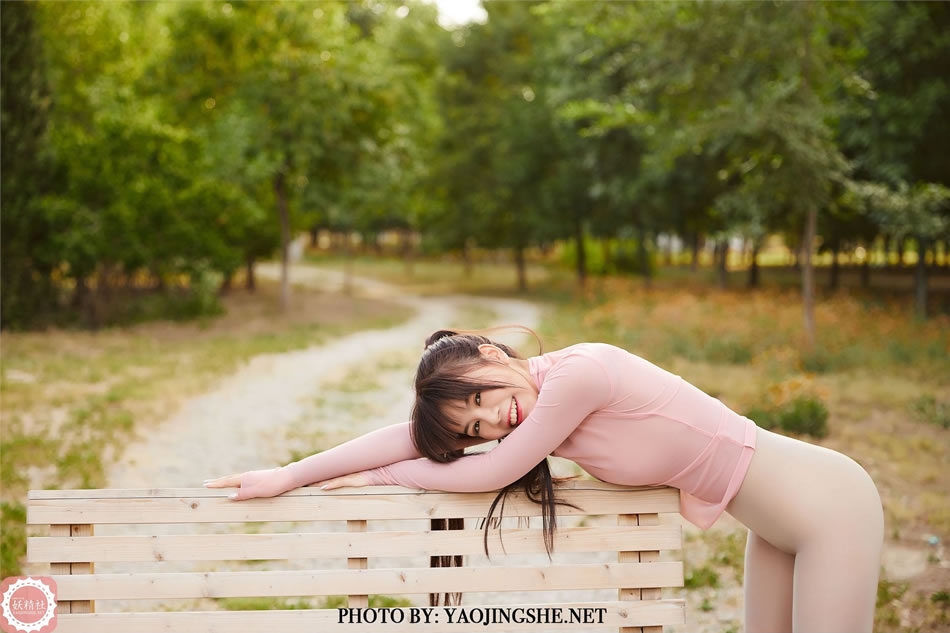 [YJS妖精社] 《妲己-公园小妖精》T2028 性感连体袜写真