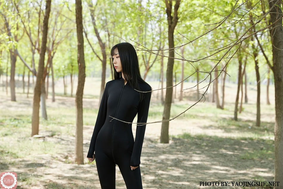 [YJS妖精社] 《静静-静小优》T2022 丝袜性感写真