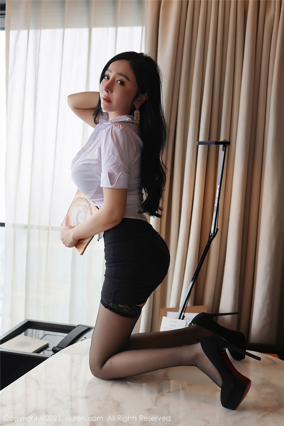 [XIUREN秀人网] 允爾 NO.3101 前凸后翘性感丝袜短裙写真