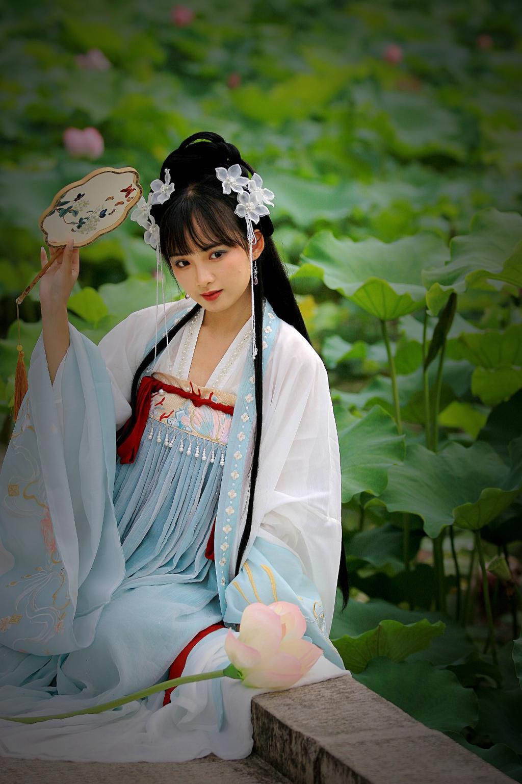 古装美女莲波仙子唯美古风摄影