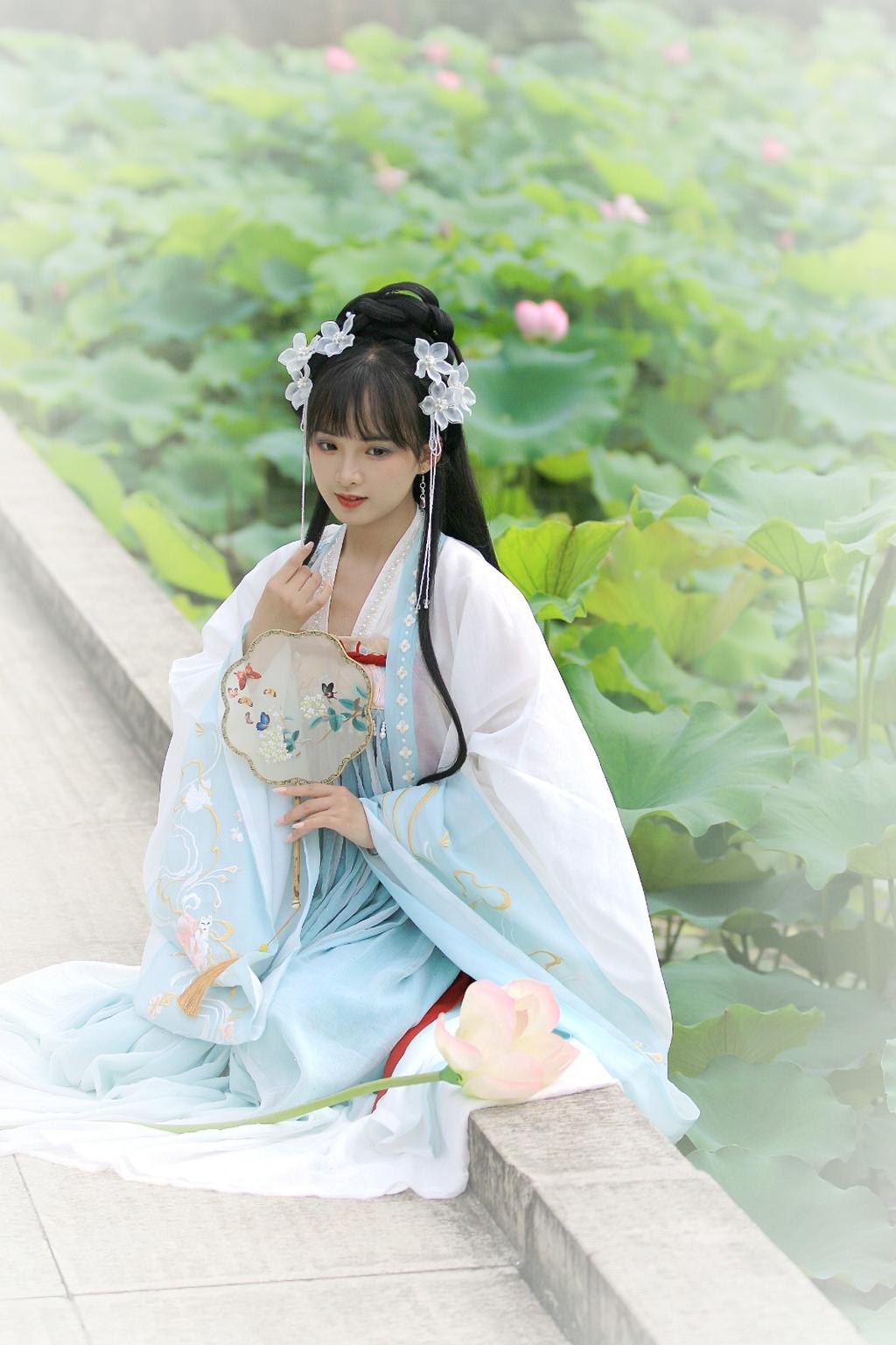 古装美女莲波仙子唯美古风摄影