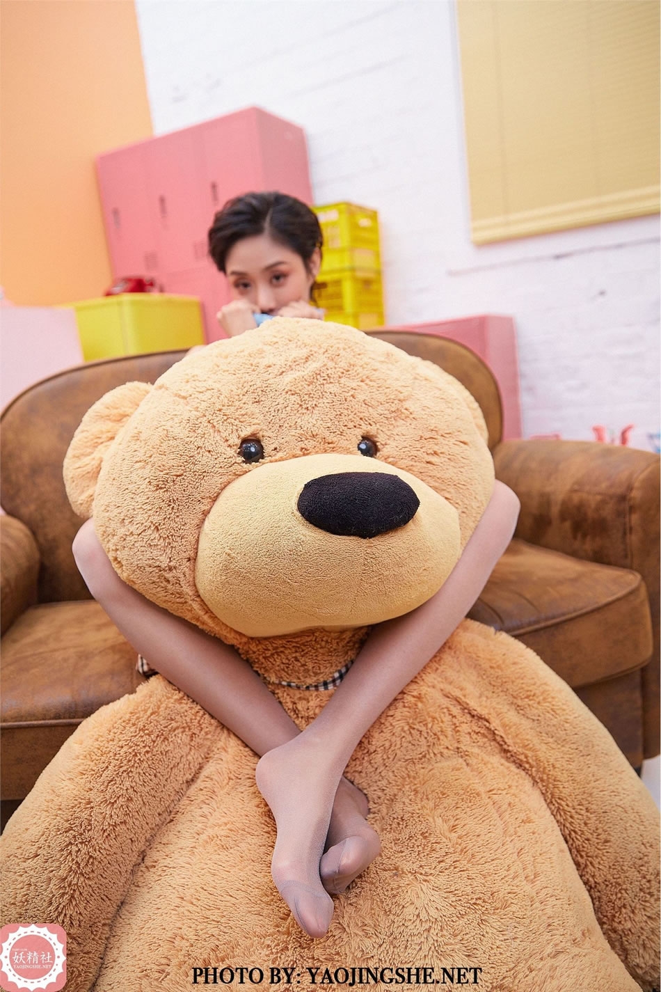 [YJS妖精社] 《可可-洗衣房》V2015 性感丝袜写真