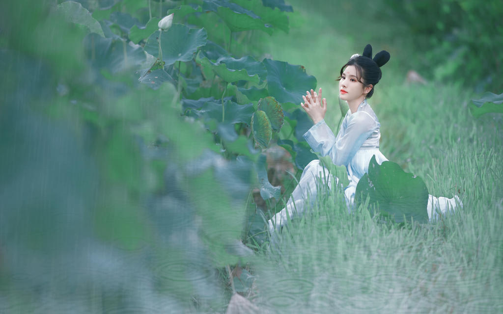 汉服美女红唇雪肤秀雅绝俗图片