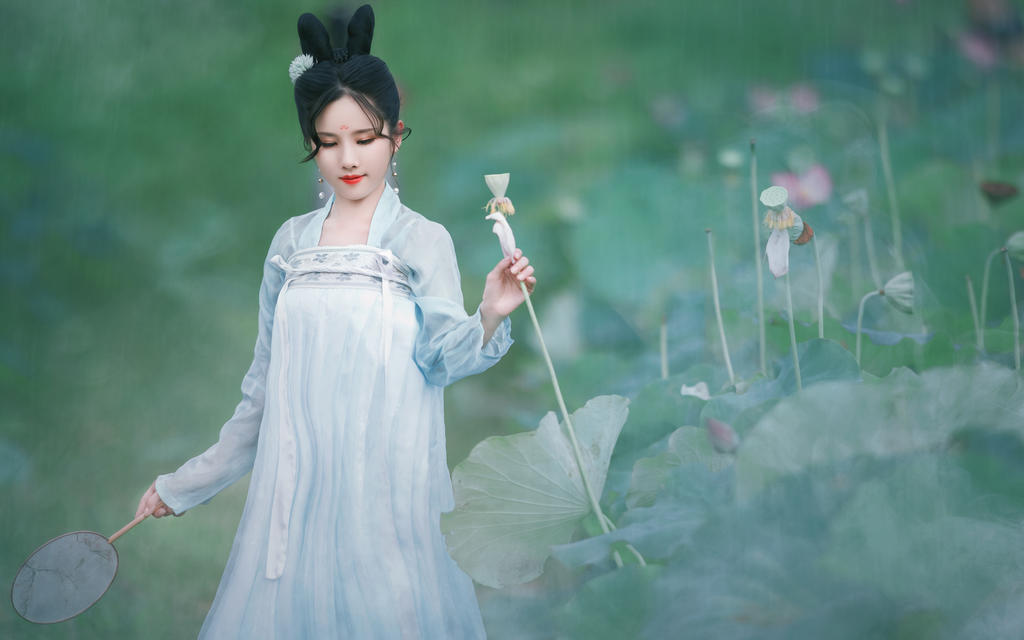 汉服美女红唇雪肤秀雅绝俗图片